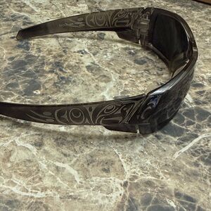 Chic Black Patterned Sunglasses